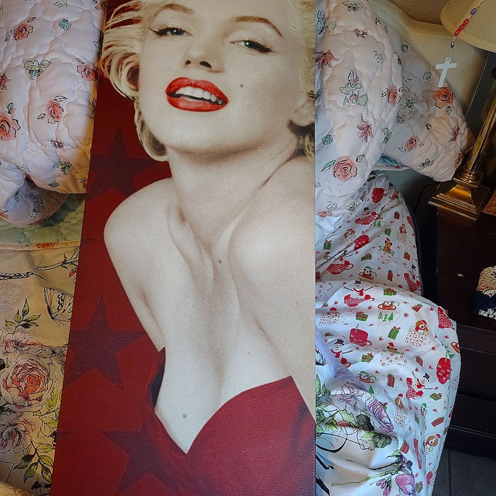 Red and White Marilyn Monroe Canvas Art